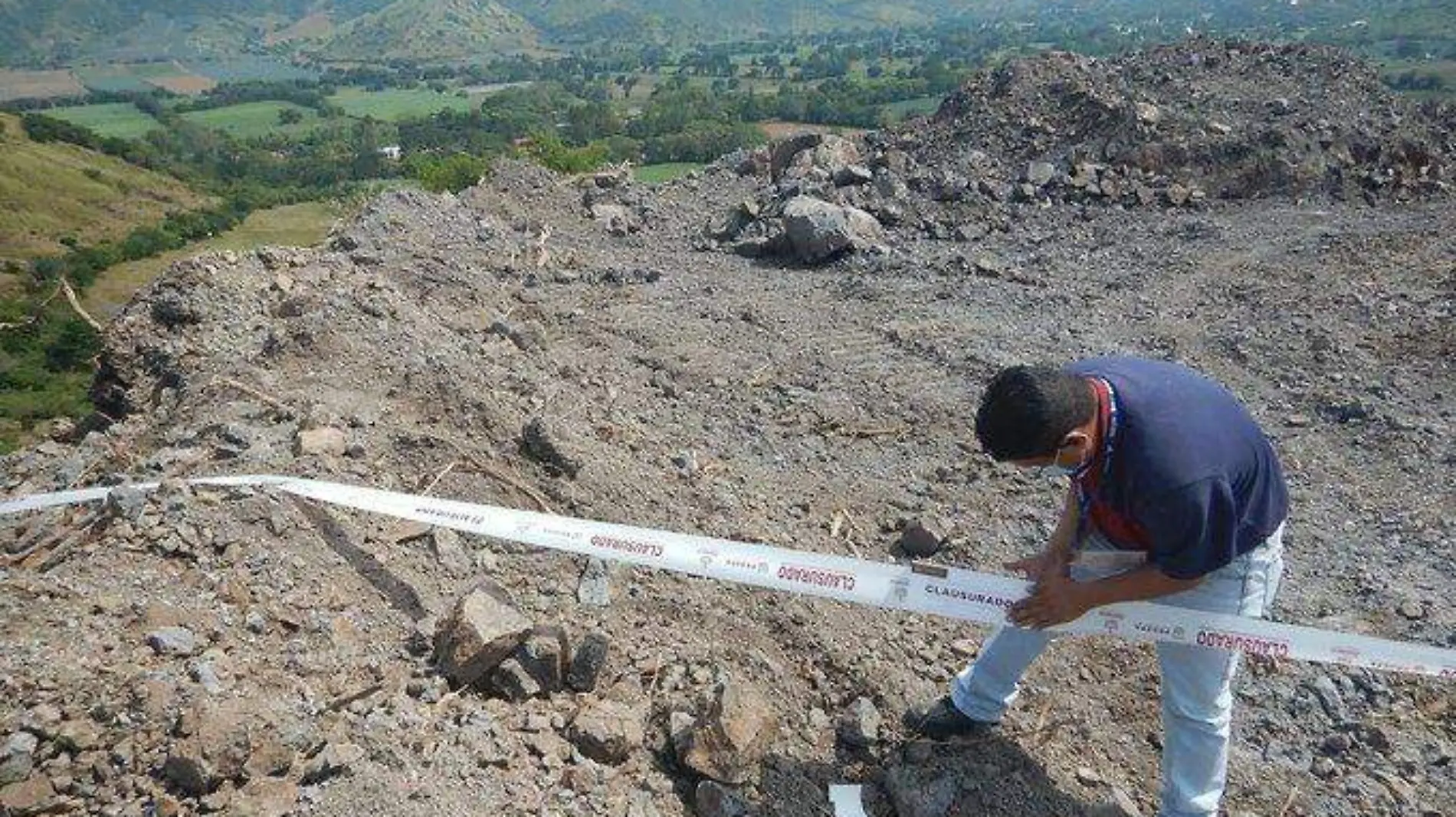 Clausuran banco de material geologico